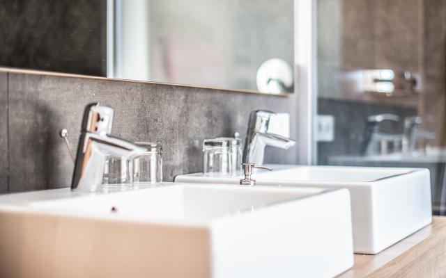 Bathroom with Two Sinks - Family Suite 4