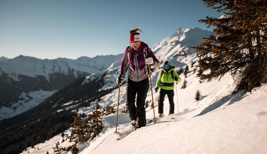 Paar auf einer Skitour